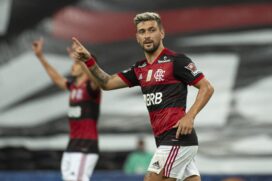 Flamengo teve um início de partida arrasador, e logo aos dois minutos, abriu o marcador