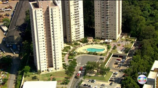 Segundo a PM, a mãe teria deixado a filha sozinha em casa dormindo enquanto desceu até a portaria do condomínio