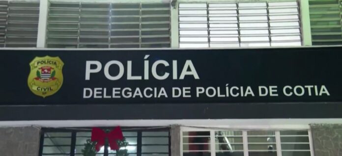 Caso foi registrado na delegacia de Cotia, na Grande São Paulo, como porte ilegal de arma de fogo de uso restrito, disparo de arma de fogo e lesão corporal culposa