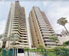 Entre os lotes, vale destacar um apartamento com 468 m²