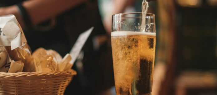 O álcool é uma substância psicoativa que causa dependência