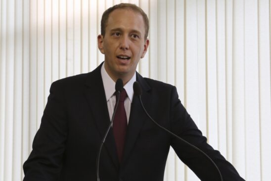No primeiro turno, Manga havia recebido 116.020 votos contra 48.955 de Jaqueline