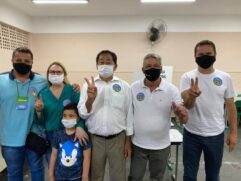 Aprígio votou acompanhado da família e do candidato à vice-prefeito José Vicenti Buscarini