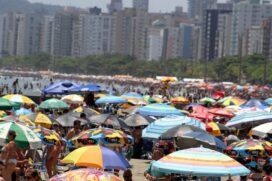 Praias ficaram lotadas
