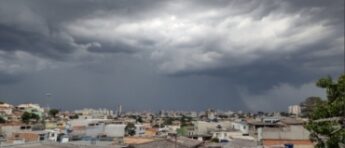 Frente fria se aproxima da capital paulista.