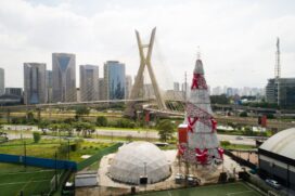&Aacute;rvore de Natal montadaem 2020 na zona sul de SP
