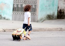 Ensino infantil é importante para o desenvolvimento das crianças, na primeira infância, dizem especialistas