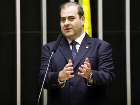 O deputado Carlos Chiodini (MDB-SC) é o autor da proposta