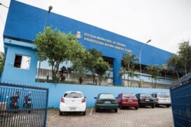 Escola Municipal de Ensino Profª Alcina Dantas Feijão está localizada na Rua Capivari, 500