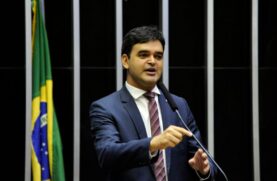 Rubens Pereira Junior, autor da proposta; Atualmente, a lei determina que se deva oferecer transporte apenas aos alunos da rede pública