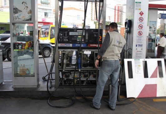 Operação mira postos de combustíveis com irregularidades