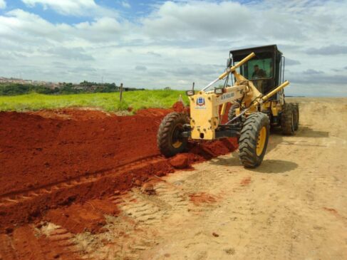 Obras de pavimentação estrada Capoava em Porto feliz
