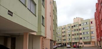 Moradores tentaram entrar em contato com a Prefeitura de Santos e a CDHU, mas seguem convivendo com problemas