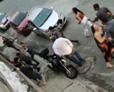 Policiais bateram em um homem e duas mulheres