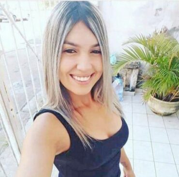 Laudo aponta que Juliana Ferraz do Nascimento, achada morta em banheiro, tentou se defender