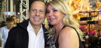 Doria e Bia posam para foto no sambódromo em 2019