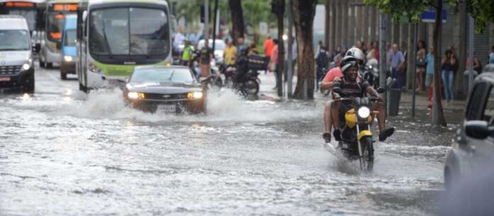 A prefeitura diz que a Defesa Civil "mantém toda a cidade em estado de atenção para baixas temperaturas"