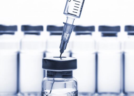 China prende mais de 80 suspeitos de vender vacinas falsas; autoridades também apreenderam 3 mil doses do falso antígeno