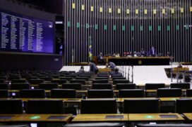 Foram votados projeto como o auxílio emergencial (PL 9236/17) e o programa de suspensão de trabalho (MP 936/20)