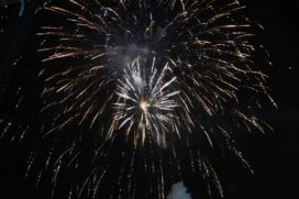 A Prefeitura também definiu que queimas de fogos particulares em locais públicos, como calçadão e orla, também estão proibidas