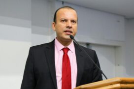 O presidente da Câmara Municipal, Carlinhos do Leme (PSDB)