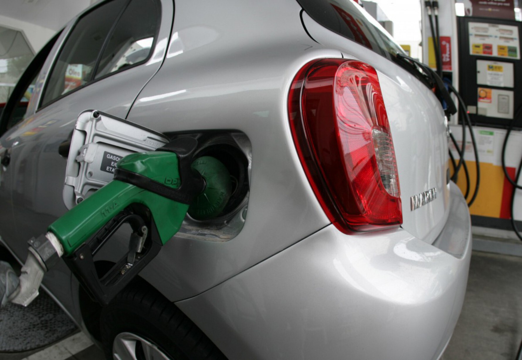 Empresa faz levantamento do preço do litro da gasolina na Capital