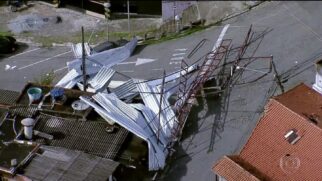 Estrutura foi arrastada por mais de 100 metros