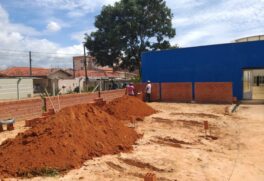 Prefeitura diz que obras de ampliação das duas salas era necessária e trará mais conforto aos alunos