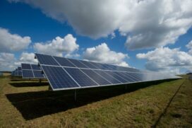 A Agência Internacional de Energia projetou em outubro do último ano uma expansão média global de 12% ao ano para o setor