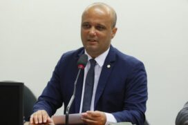 O deputado Vitor Hugo (PSL-GO) é o autor da proposta