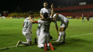 O Palmeiras abriu o placar no primeiro tempo, com Willian