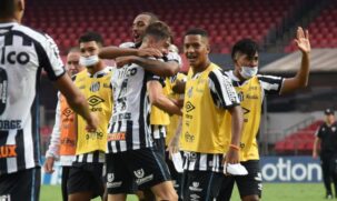 O Santos aproveitou a vantagem para se fechar e sair nos contra-ataques