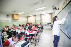 Sala de aula de escola de Tabo&atilde;o da Serra