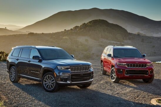 O capô e cabine do Grand Cherokee L são mais longos, além de uma grade inclinada para a frente