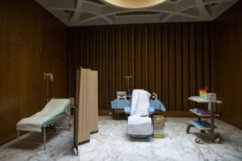 Sala de vacinação contra a Covid-19 dentro do Vaticano
