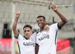 Jô, Cazares, Fagner, Mateus Vital e Luan foram os autores dos gols corintianos