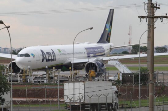 Avião que buscará vacinas contra Covid-19 na Índia decola de Campinas , no interior de São Paulo