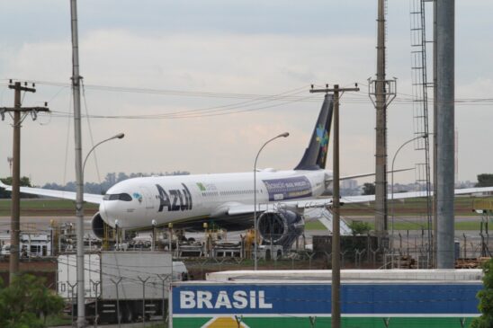 Brasil chegou a preparar um avião rumo à Índia para buscar vacinas na semana passada, mas voo foi cancelado