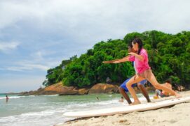 Praia de Itamambuca é cercada por Mata Atlântica e se destaca pela preservação natural