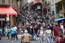 A cidade de São Paulo tem 11,9 milhões de habitantes, representando 26,6% da população estadual e 5,6% da brasileira