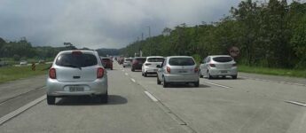 Trânsito intenso na descida da serra na manhã desse domingo (24)