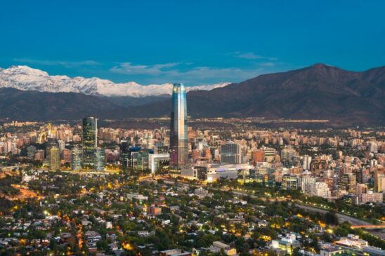 Na semana passada, subprefeituras da capital Santiago, que haviam saído da quarentena, voltaram ao confinamento por causa do número crescente de casos