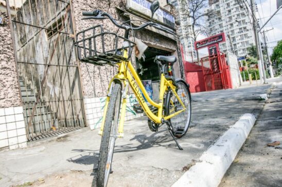 No site, estão à venda 90 bicicletas, com lance inicial de R$ 380.