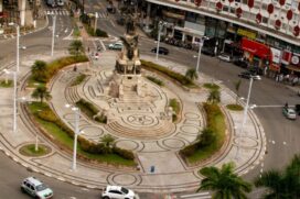 Torcedores costumam comemorar títulos na Praça da Independência