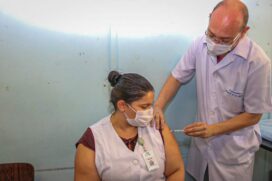 A campanha de vacinação ocorre de segunda a sexta-feira, das 8h às 16h