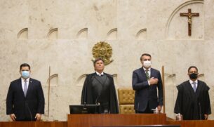 O presidente do STF, Luiz Fux durante a sessão de abertura de Ano Judiciário, ao lado de Jair Bolsonaro