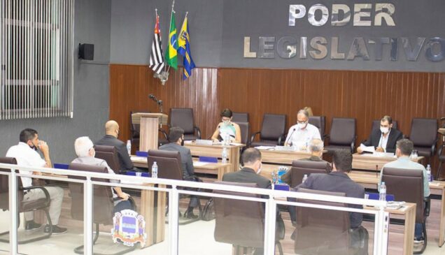 Para evitar aglomeração, a Sessão contou apenas com a presença dos vereadores, assessores, funcionários essenciais para a realização da reunião e representantes da imprensa local