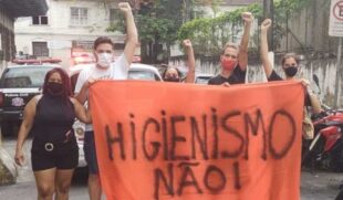 Cerca de 10 jovens, com marretas na mão e contrários à já conhecida 'arquitetura da exclusão', se espelharam no gesto do padre Lancelotti