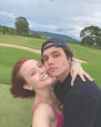 Larissa Manoela e Leo Cidade terminam namoro