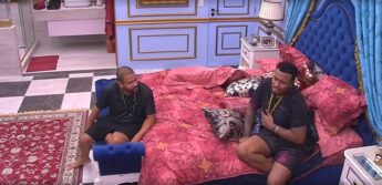 Projota e Nego Di conversam no quarto do líder; os dois são aliados no BBB 21